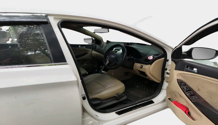 2015 Hyundai Verna FLUIDIC 4S 1.6 VTVT S(O), Petrol, Manual, 1,20,769 km, interior