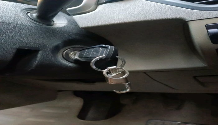 2016 Mahindra Kuv100 K8 D 6 STR, Diesel, Manual, 77,610 km, interior