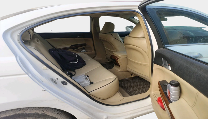 2011 Honda Accord 2.4L I-VTEC MT, Petrol, Manual, 1,22,055 km, interior