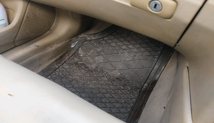 2011 Honda Accord 2.4L I-VTEC MT, Petrol, Manual, 1,22,055 km, interior