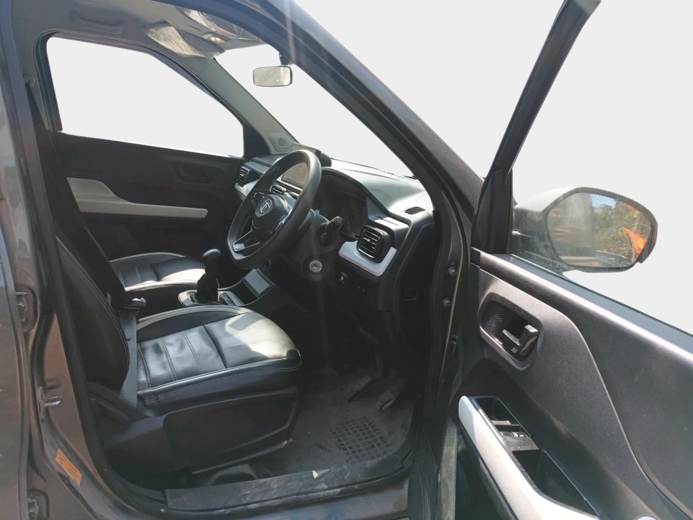 2023 Tata PUNCH PURE MT, CNG, Manual, 28,753 km, interior