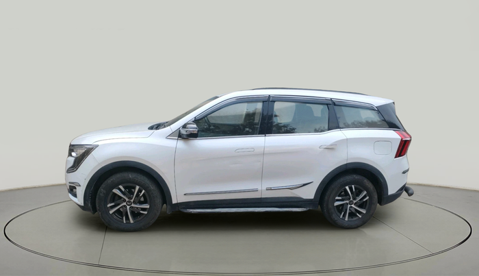 2022 Mahindra XUV700 AX 5 P MT 7 STR, Petrol, Manual, 1,38,070 km, exterior