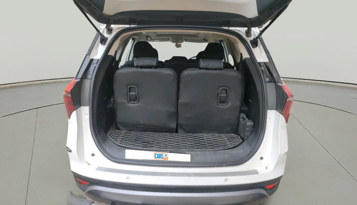 2022 Mahindra XUV700 AX 5 P MT 7 STR, Petrol, Manual, 1,38,070 km, exterior