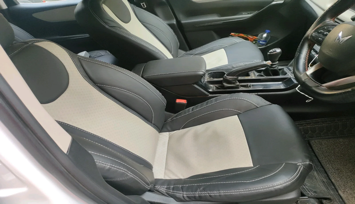 2022 Mahindra XUV700 AX 5 P MT 7 STR, Petrol, Manual, 1,38,070 km, interior