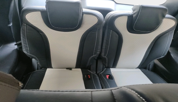 2022 Mahindra XUV700 AX 5 P MT 7 STR, Petrol, Manual, 1,38,070 km, interior