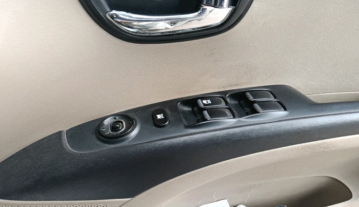2013 Hyundai i10 MAGNA 1.2, Petrol, Manual, 1,39,698 km, interior