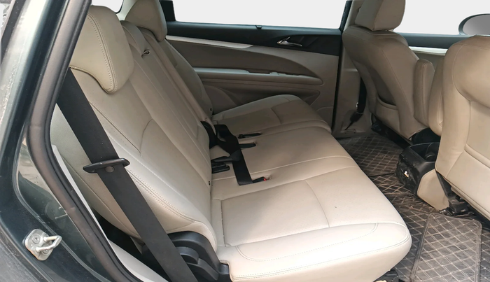 2019 Mahindra MARAZZO M8 8 STR, Diesel, Manual, 71,702 km, interior