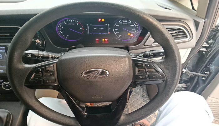 2019 Mahindra MARAZZO M8 8 STR, Diesel, Manual, 71,702 km, interior