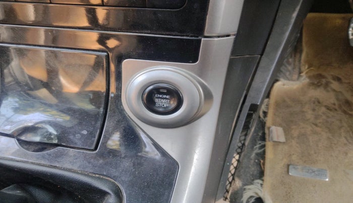 2019 Mahindra XUV500 W11, Diesel, Manual, 65,590 km, interior