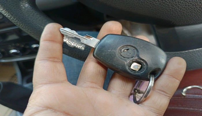 2013 Renault Duster RXE PETROL, Petrol, Manual, 68,790 km, interior