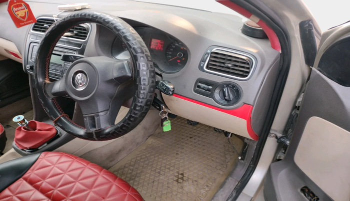 2013 Volkswagen Vento COMFORTLINE 1.6, Petrol, Manual, 1,06,443 km, interior