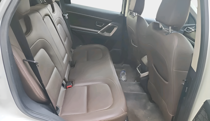 2019 Tata Harrier XZ 2.0L, Diesel, Manual, 1,16,280 km, interior