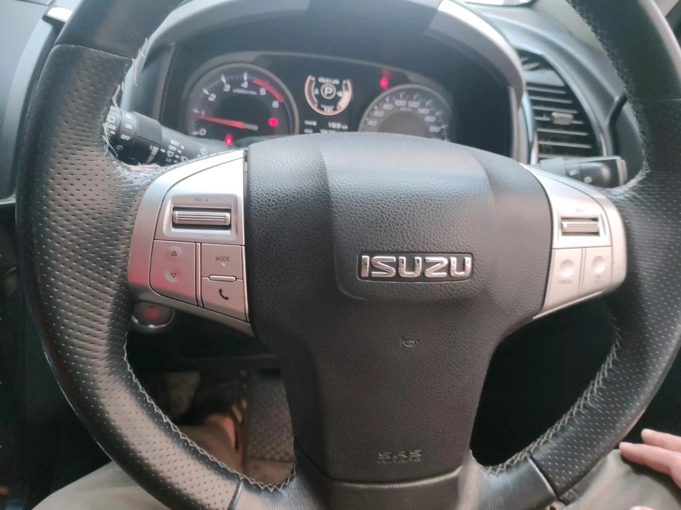 2018 ISUZU MU-X 4x2 AT, Diesel, Automatic, 76,751 km, interior
