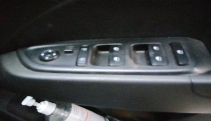 2020 Hyundai VENUE S 1.2, Petrol, Manual, 1,18,619 km, interior