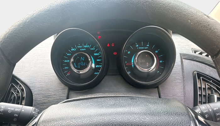 2016 Mahindra XUV500 W4, Diesel, Manual, 1,04,681 km, interior