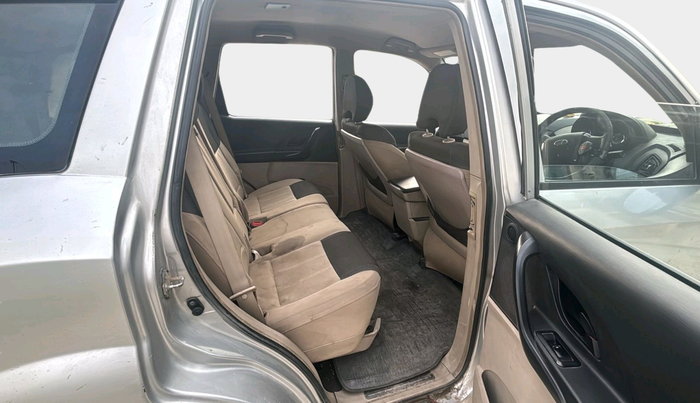 2016 Mahindra XUV500 W4, Diesel, Manual, 1,04,681 km, interior