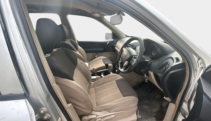 2016 Mahindra XUV500 W4, Diesel, Manual, 1,04,681 km, interior