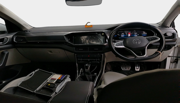 2022 Volkswagen TAIGUN TOPLINE 1.0 TSI AT, Petrol, Automatic, 26,106 km, interior