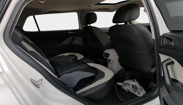 2022 Volkswagen TAIGUN TOPLINE 1.0 TSI AT, Petrol, Automatic, 26,106 km, interior