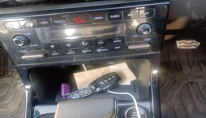 2025 Hyundai Creta SX (O) 1.5 Petrol CVT Knight Edition Dual Tone, Petrol, Automatic, 6,238 km, interior