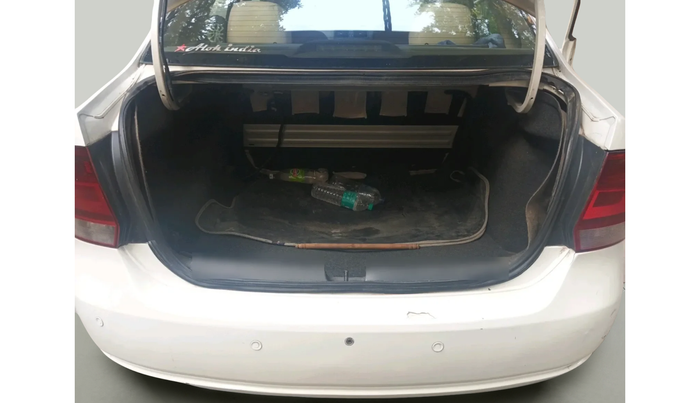 2011 Volkswagen Vento TRENDLINE 1.6, Petrol, Manual, 84,185 km, exterior