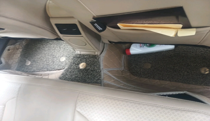 2011 Volkswagen Vento TRENDLINE 1.6, Petrol, Manual, 84,185 km, interior