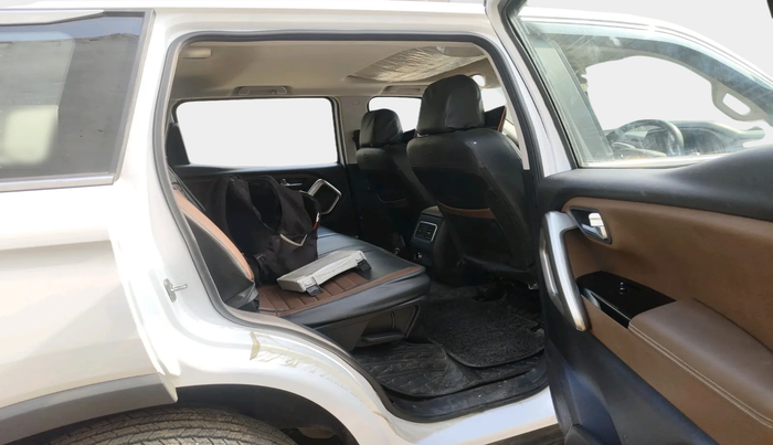 2024 Mahindra SCORPIO-N Z8 PETROL MT 7 STR, Petrol, Manual, 10,698 km, interior