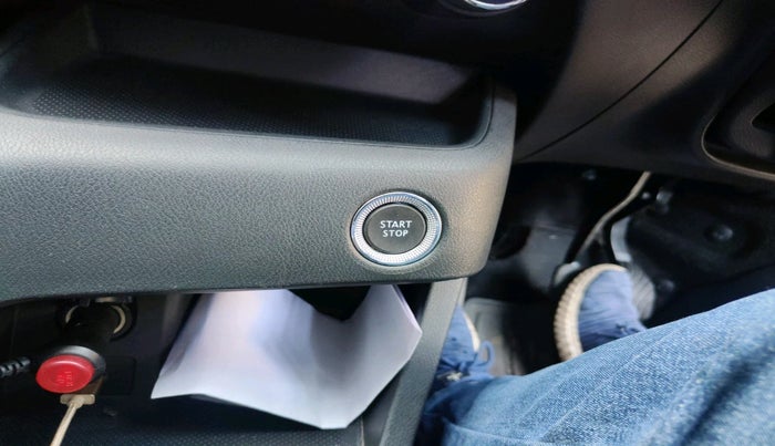 2025 Nissan MAGNITE N-Connecta B4D 1.0 Petrol AMT, Petrol, Automatic, 8,700 km, interior