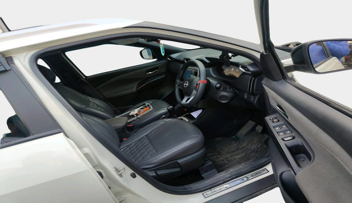 2025 Nissan MAGNITE N-Connecta B4D 1.0 Petrol AMT, Petrol, Automatic, 8,700 km, interior