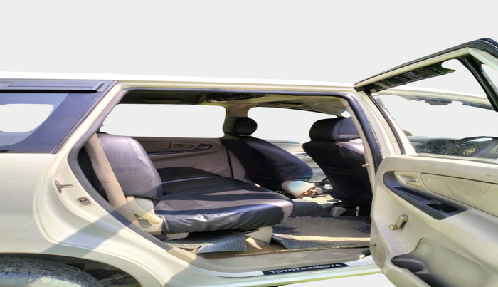 2013 Toyota Innova G1 2.5, Diesel, Manual, 1,26,268 km, interior