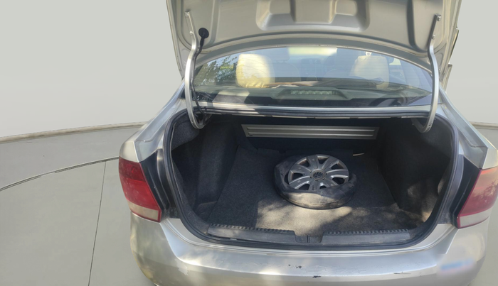 2011 Volkswagen Vento TRENDLINE 1.6, Petrol, Manual, 76,300 km, exterior