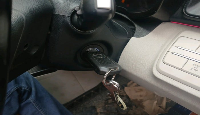 2022 Mahindra XUV300 W4 1.2 PETROL, Petrol, Manual, 49,500 km, interior