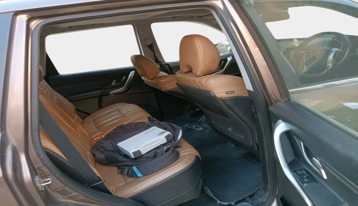 2019 Mahindra XUV500 W11, Diesel, Manual, 52,672 km, interior