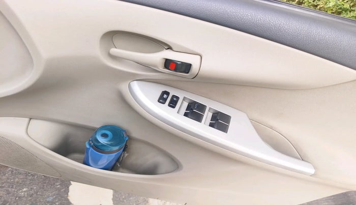 2013 Toyota Corolla Altis J S PETROL, Petrol, Manual, 1,44,446 km, interior