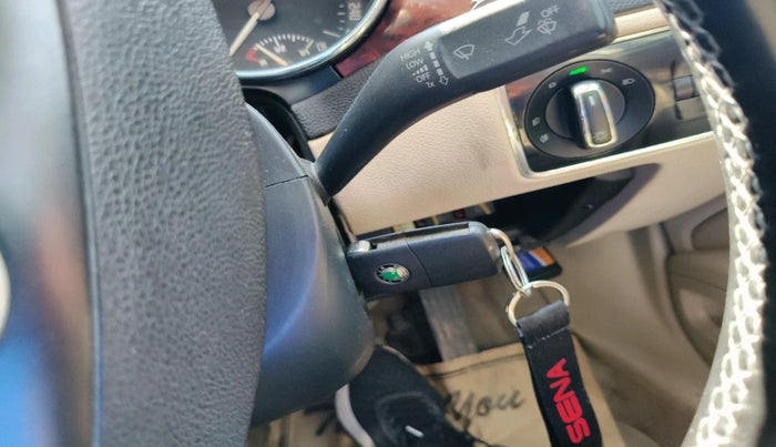 2011 Skoda Superb ELEGANCE 1.8 TSI AT, Petrol, Automatic, 1,11,175 km, interior