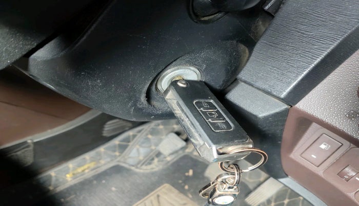 2014 Mahindra XUV500 W8, Diesel, Manual, 1,93,762 km, interior