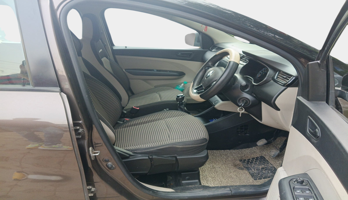 2022 Renault TRIBER RXT, Petrol, Manual, 72,980 km, interior