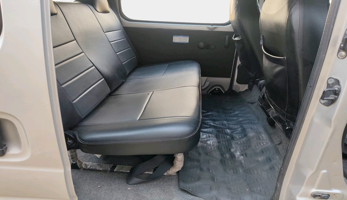 2023 Maruti Eeco 5 STR AC, Petrol, Manual, 17,650 km, interior