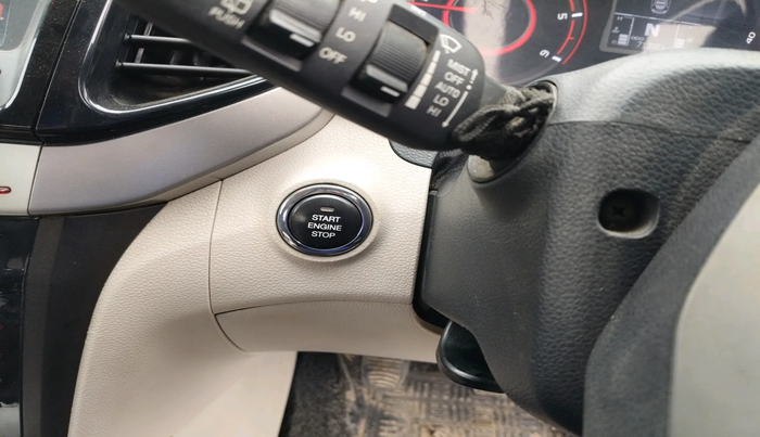 2020 Mahindra XUV300 W8 1.5 DIESEL, Diesel, Manual, 71,395 km, interior