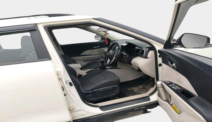 2020 Mahindra XUV300 W8 1.5 DIESEL, Diesel, Manual, 71,395 km, interior