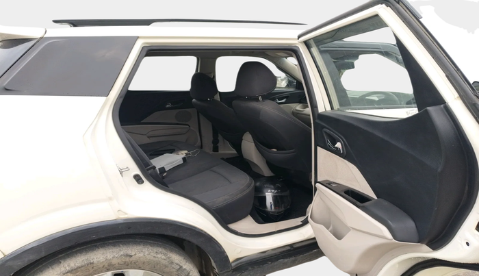 2020 Mahindra XUV300 W8 1.5 DIESEL, Diesel, Manual, 71,395 km, interior