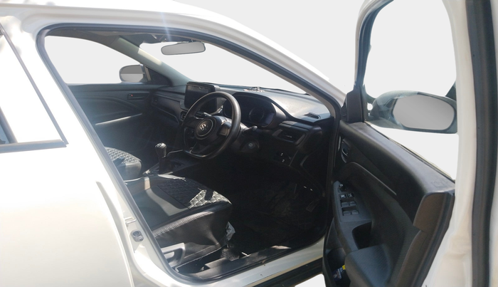 2023 Maruti BREZZA LXI SMART HYBRID, Petrol, Manual, 29,100 km, interior