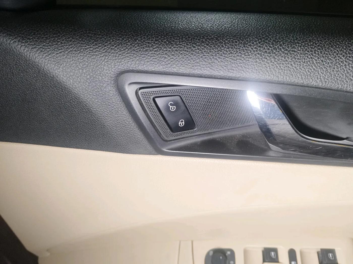2014 Skoda Superb ELEGANCE 1.8 TSI AT, Petrol, Automatic, 92,027 km, interior