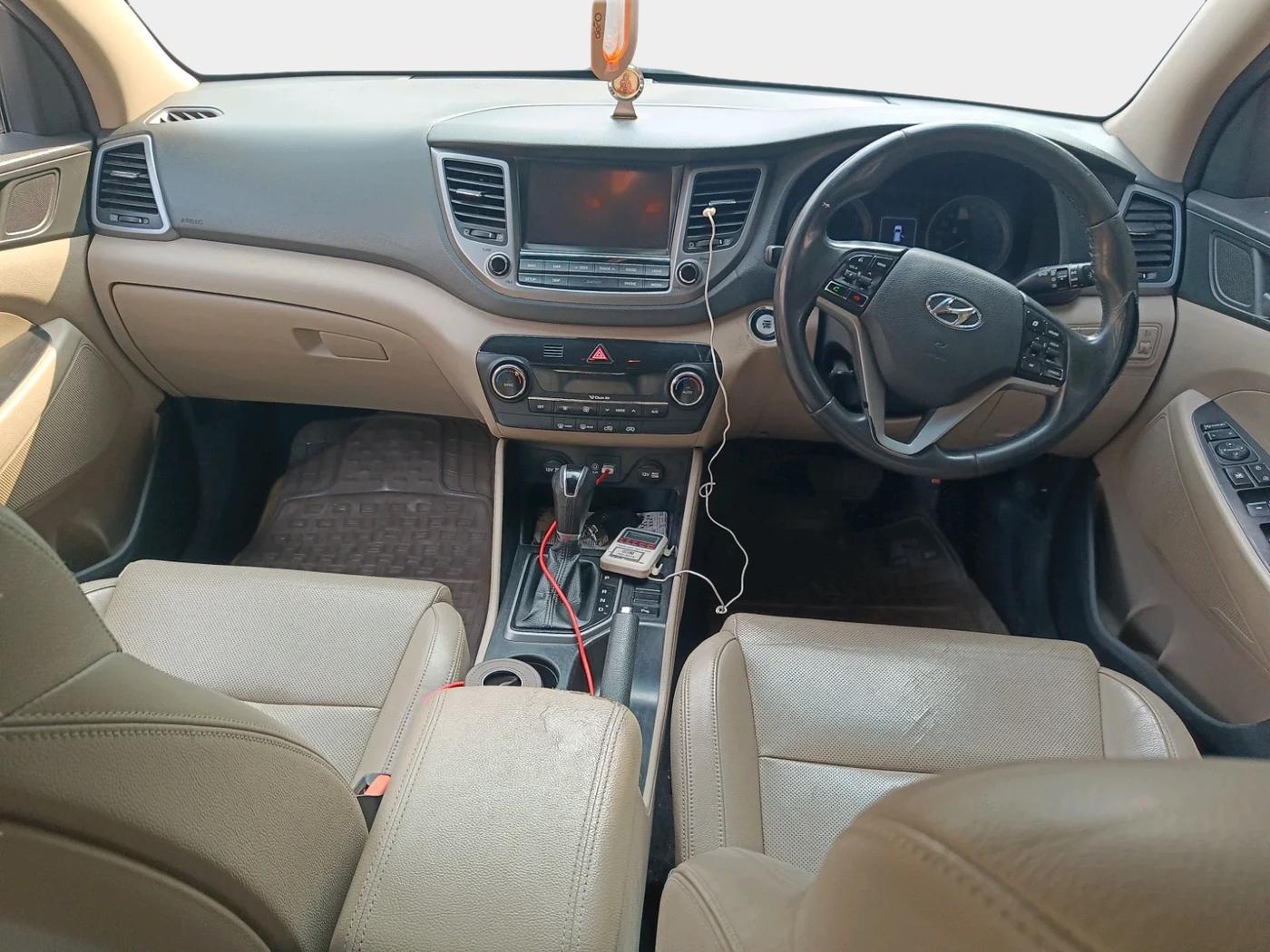 2017 Hyundai Tucson GLS 2WD AT PETROL, Petrol, Automatic, 1,25,231 km, interior