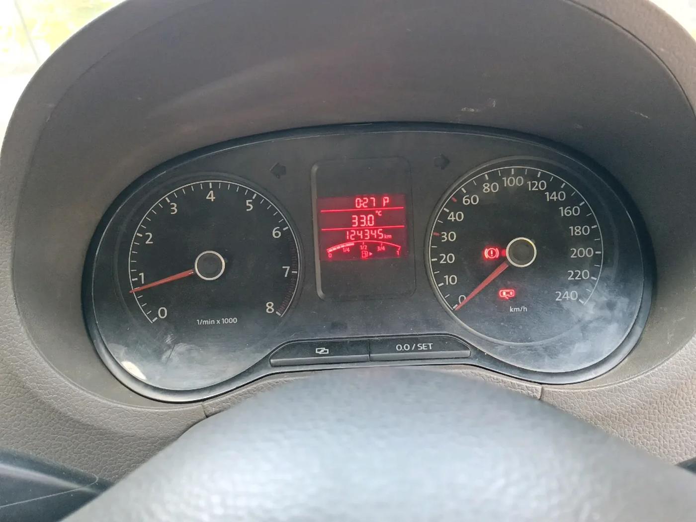 2011 Volkswagen Vento HIGHLINE PETROL AT, Petrol, Automatic, 1,24,345 km, interior