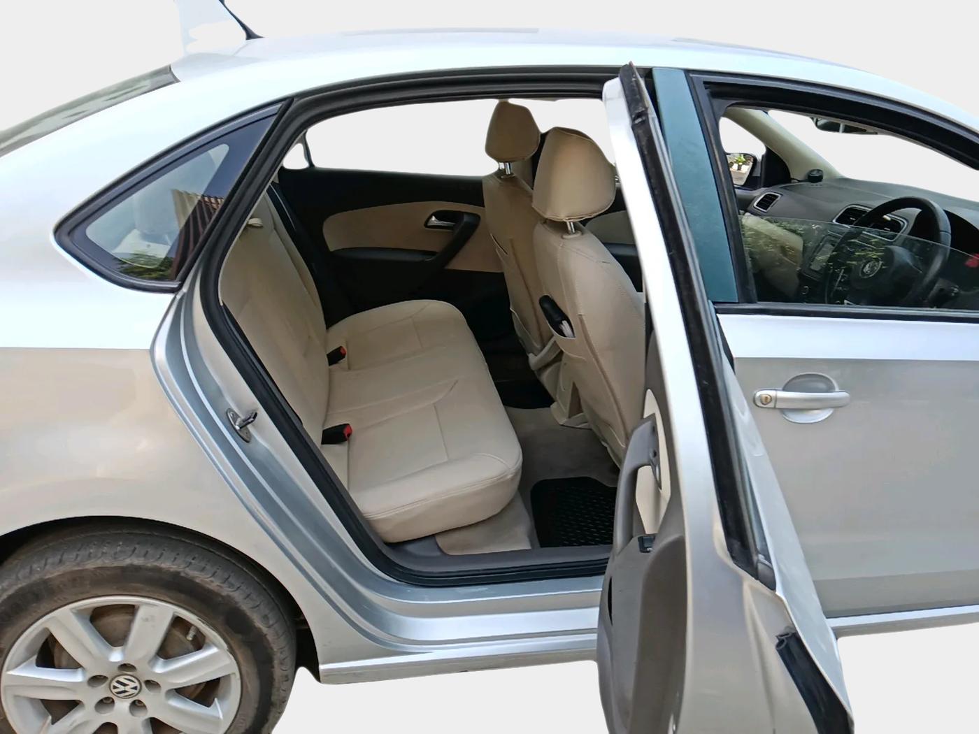 2011 Volkswagen Vento HIGHLINE PETROL AT, Petrol, Automatic, 1,24,345 km, interior