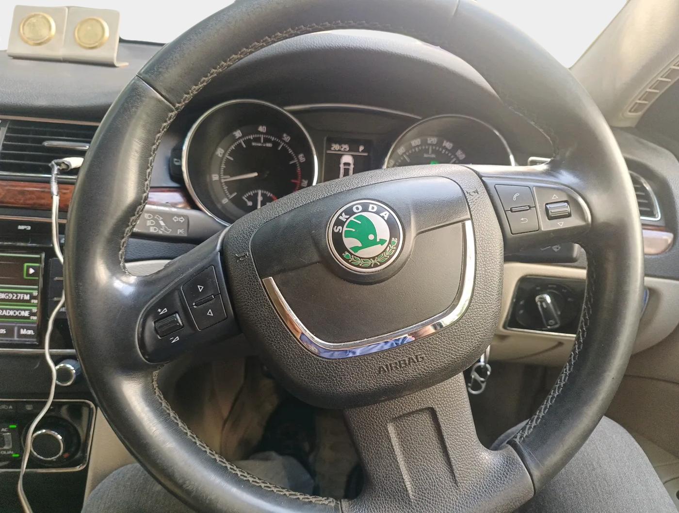 2011 Skoda Superb ELEGANCE 1.8 TSI AT, Petrol, Automatic, 60,852 km, interior