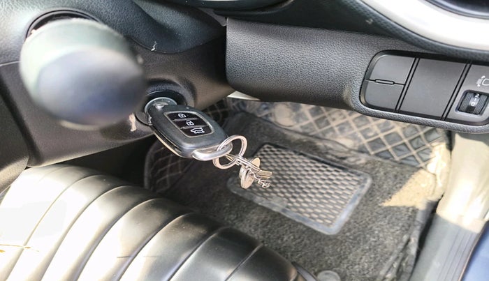 2019 Hyundai VENUE SX 1.0 TURBO, Petrol, Manual, 1,25,170 km, interior