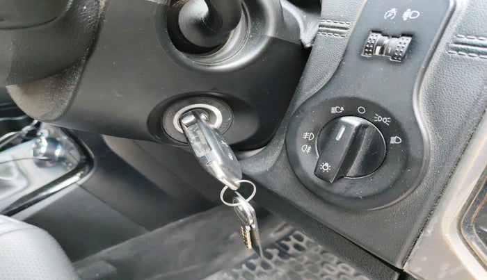 2018 Tata Hexa XT 4X2 7 STR, Diesel, Manual, 93,819 km, interior