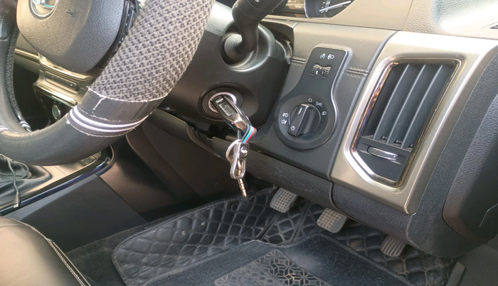 2018 Tata Hexa XM 4X2 7 STR, Diesel, Manual, 78,562 km, interior